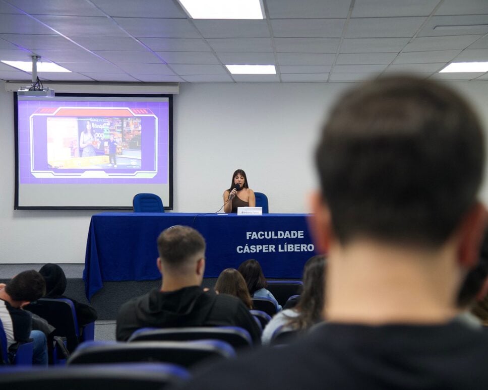 Imagem em destaque para Faculdade Cásper Líbero recebe a jornalista Bárbara Fava para aula aberta sobre o jornalismo de dados