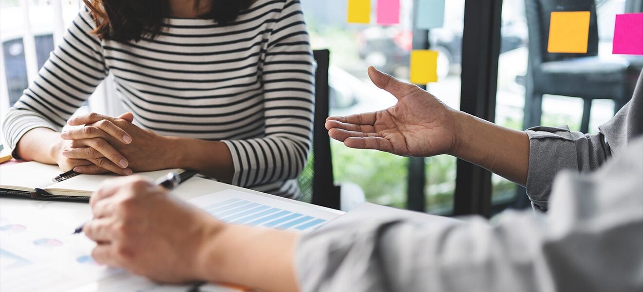 Imagem em destaque para A comunicação interna é universal? Saiba como a gestão empresarial é impactada pelas diferentes formas comunicacionais
