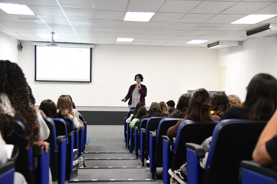 Imagem em destaque para Faculdade Cásper Líbero realiza mais uma oficina de Técnicas de Redação