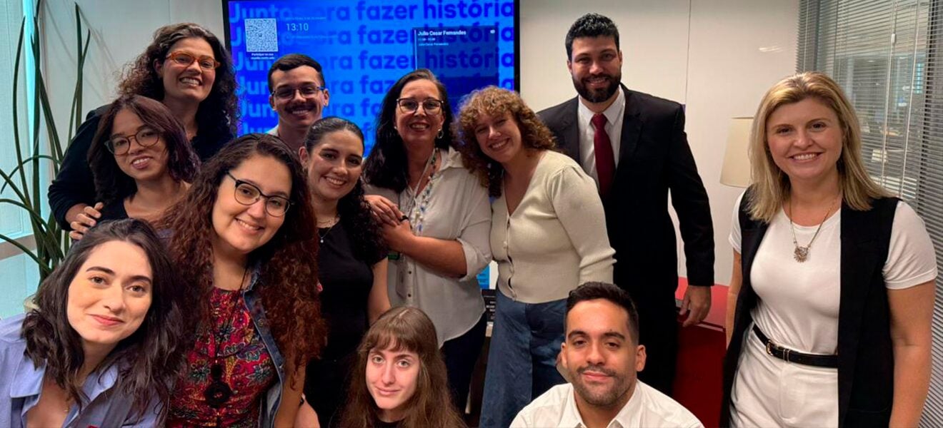 Imagem em destaque para Alunos da Pós-Graduação em Jornalismo Digital da Cásper visitam a redação da Globo