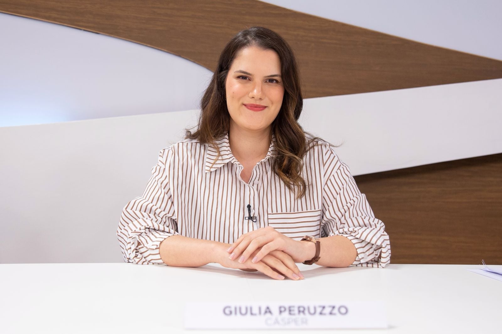 Notícia: Aluna da Cásper Líbero marca presença na bancada do Roda Viva, na TV Cultura