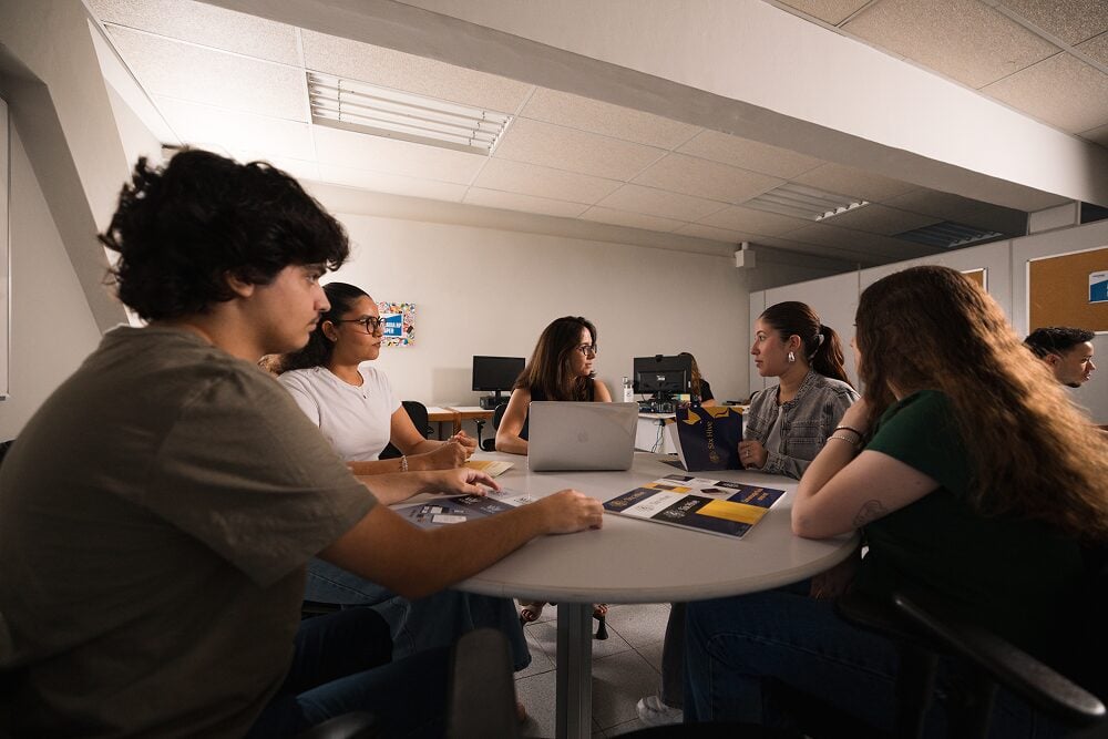 Estudantes Cásper First