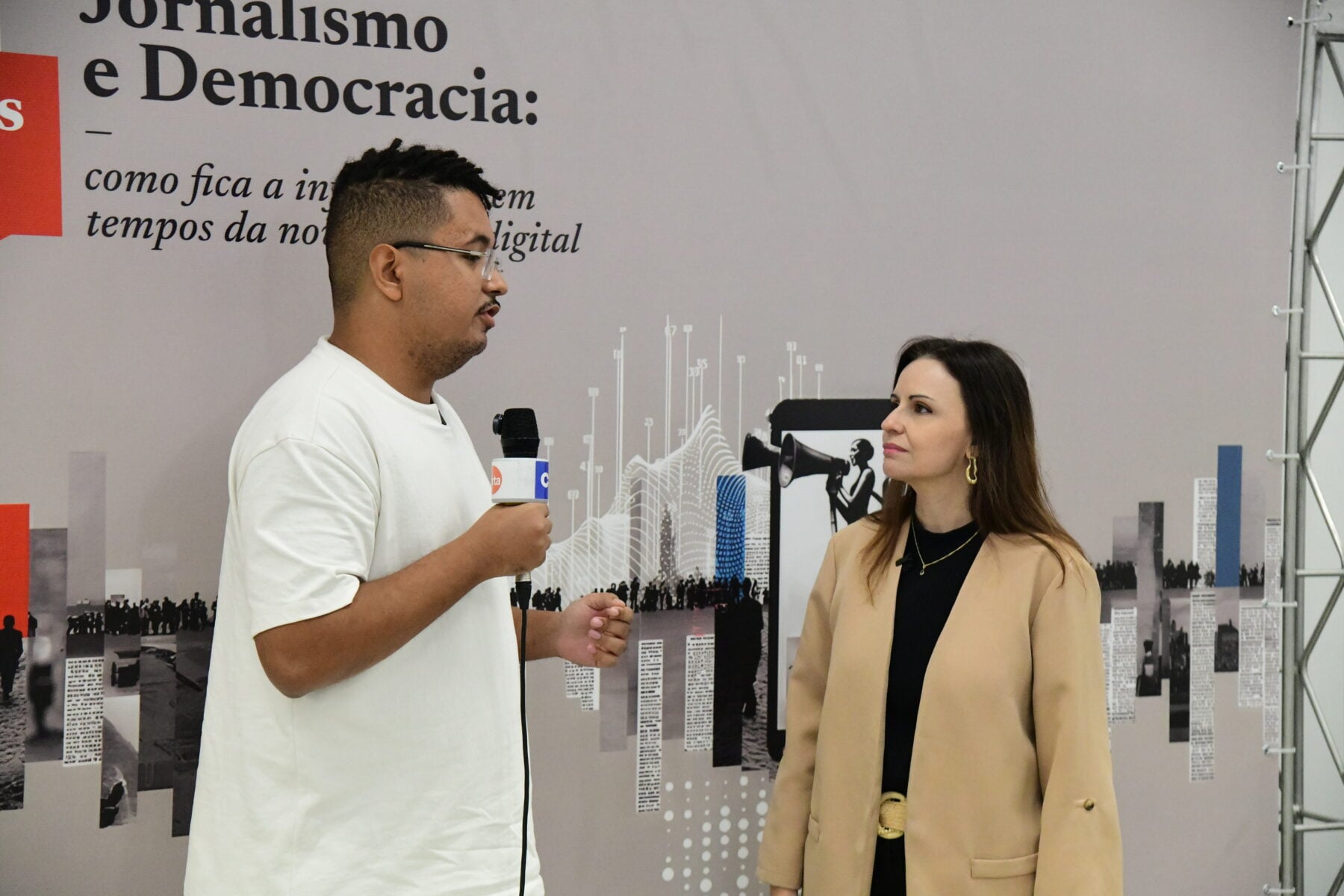 Notícia: A informação na nova ordem mundial: Cásper e CartaCapital dialogam sobre Jornalismo e Democracia